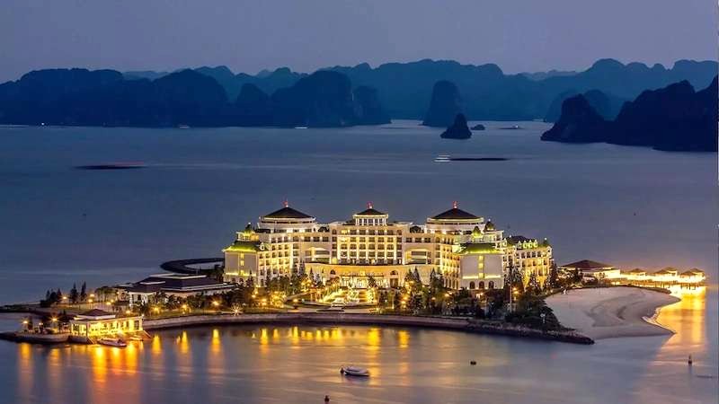 Kiệt tác kiến trúc Vinpearl Resort & Spa giữa kỳ quan thiên nhiên.