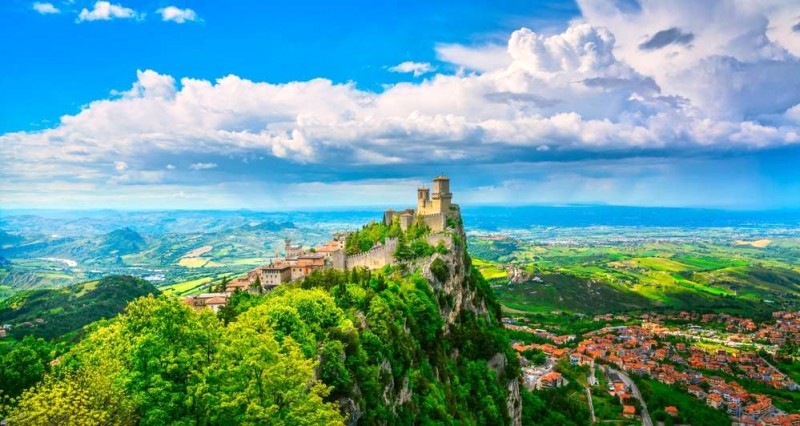 San Marino là một trong những quốc gia nhỏ nhất thế giới.