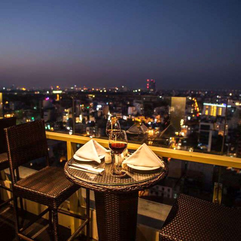 Chiêm ngưỡng Hà Nội lung linh về đêm từ The Rooftop Hanoi! ✨ #TheRooftopHanoi