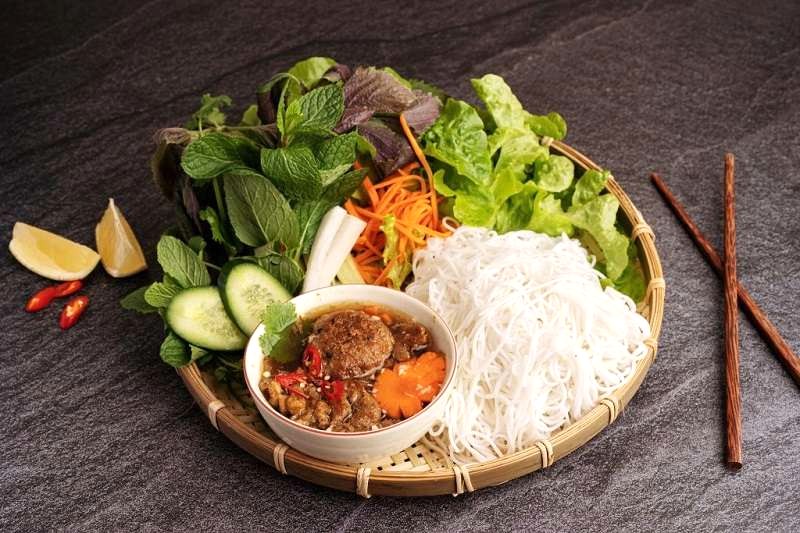 Bún chả Hà Nội.@Shutterstock