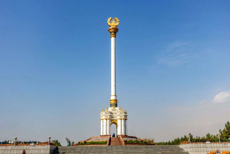 Tượng đài quốc huy Tajikistan