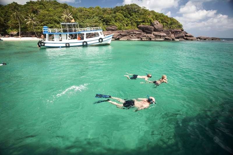 Lặn trong nước xanh trong, còn gì tuyệt hơn? 🏊‍♀️🌊