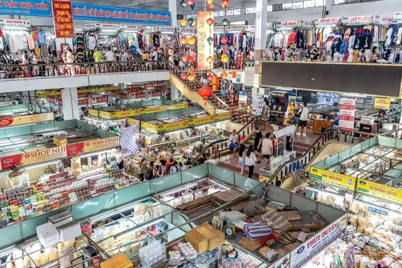 Chợ Hàn Đà Nẵng tấp nập.