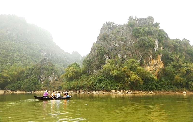 Khám phá thắng cảnh tuyệt đẹp quanh hồ (Nguồn: Nhịp sống Hà Nội)