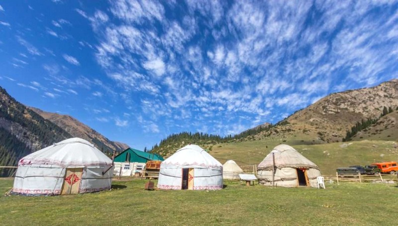 Ngủ trong lều Yurt tại Altyn Arashan.