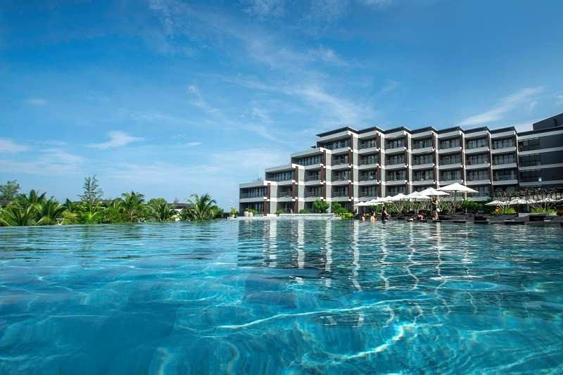 Novotel Phú Quốc: Resort với hồ bơi rộng lớn.