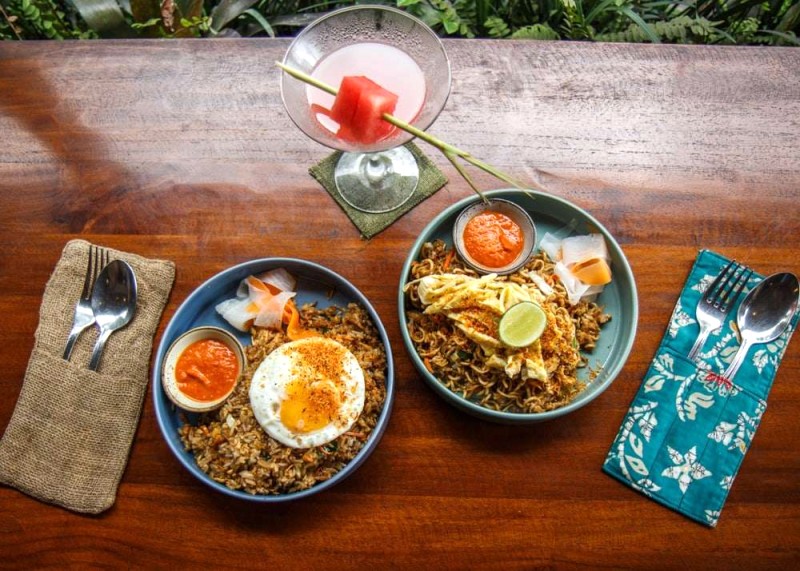 Nasi Goreng: Cơm chiên hấp dẫn, lạ miệng!