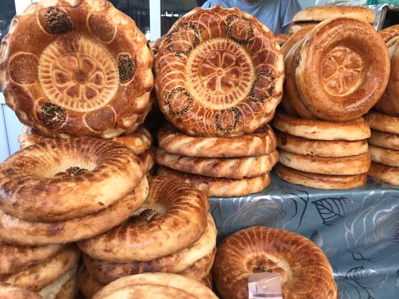 Bánh mì Naan ở Kyrgyzstan