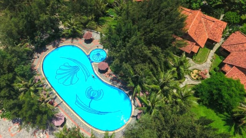 Hồ bơi ở Vạn Chài Resort @sưu tầm