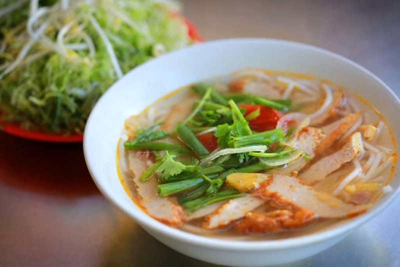 Bánh canh chả cá, ngon khó cưỡng!