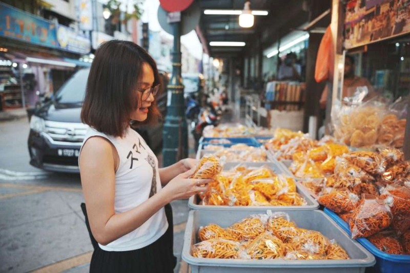 Quầy đồ ăn vặt Little India.