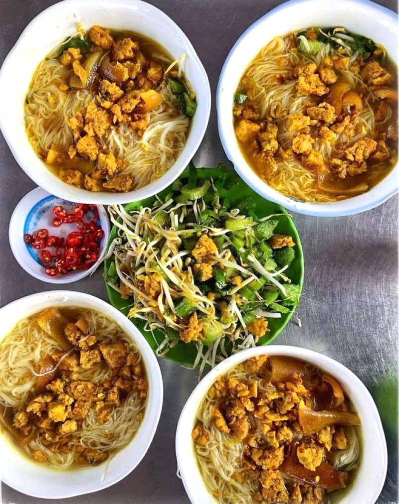 Bún xiêm lo: Hương vị Campuchia 🍲🇰🇭