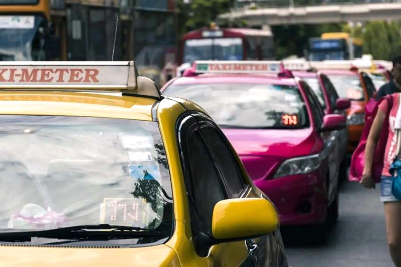 Taxi là phương tiện phổ biến ở Bangkok.