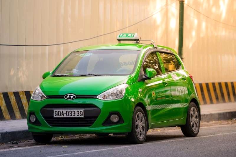 Taxi: Nhanh nhất để đến Hồ Tây.