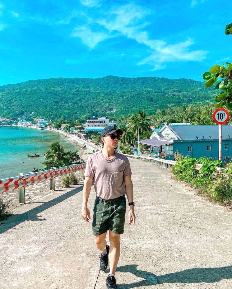 Hòn Sơn rực rỡ, thu hút du khách mùa hè!  🏝️☀️ @bo.paprang