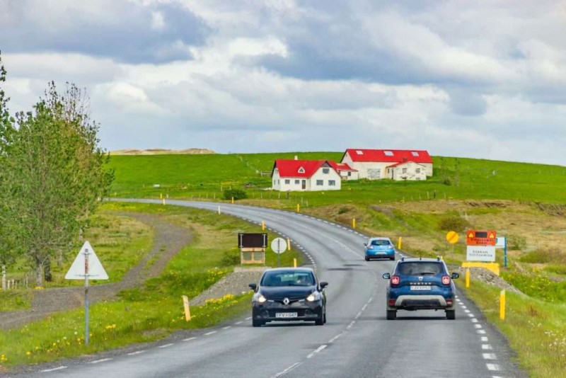 Khám phá Iceland tự do với xe thuê.