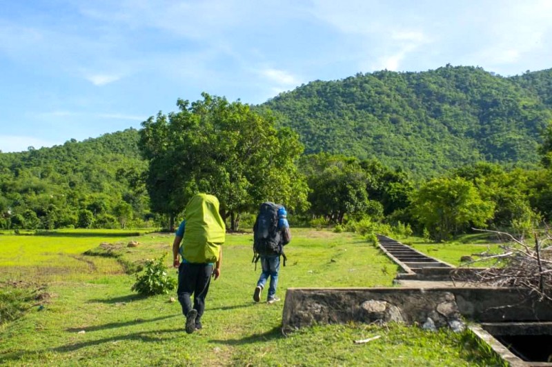 Bên đập nước Raglai.