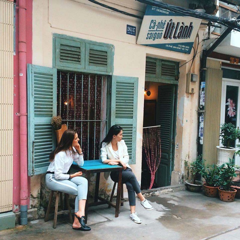 ## Út Lành Cafe: Nơi hoài niệm về nhà.