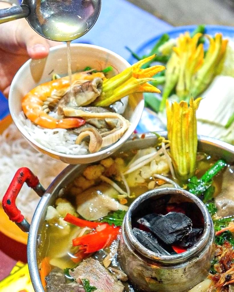 Lẩu mắm @rio.thefoodlist_: ngon không thể bỏ qua!