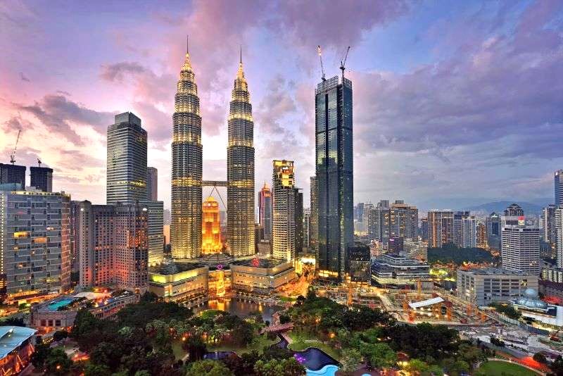 Tháp đôi Petronas, điểm check-in yêu thích của du khách tại Malaysia. (Credit: Shutterstock)