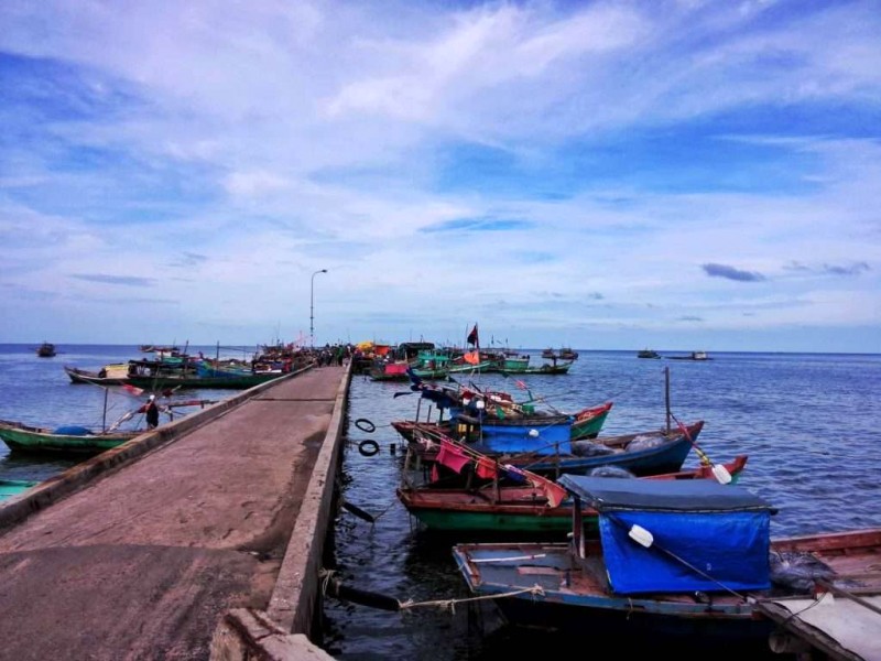 Làng chài Hàm Ninh, gần Rock Beach Boutique.