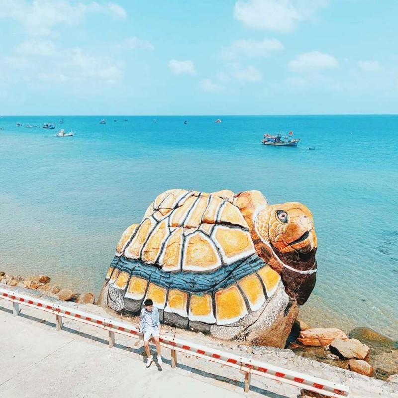 Tượng rùa đá khổng lồ, điểm check-in độc đáo tại bãi Bấc! 🐢 @daniel.thewanderer