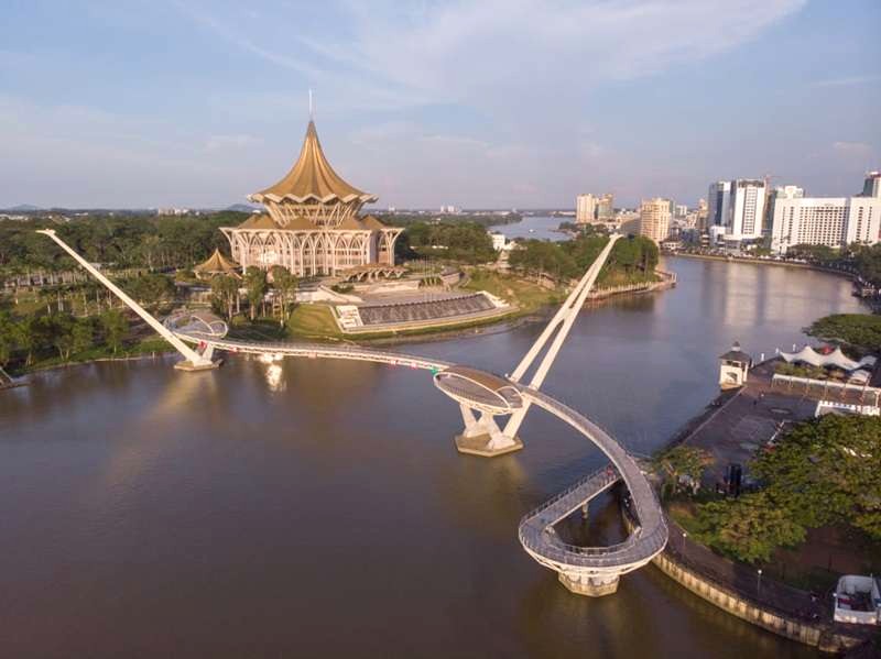 Ngắm trọn cảnh đêm lung linh, không đâu bằng khuôn viên Waterfront!