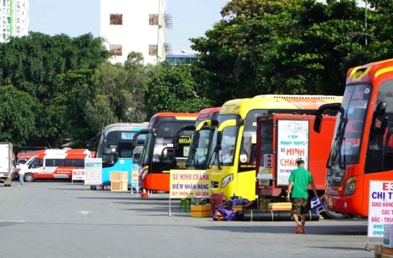 Về Cà Mau tiết kiệm, chọn xe khách.