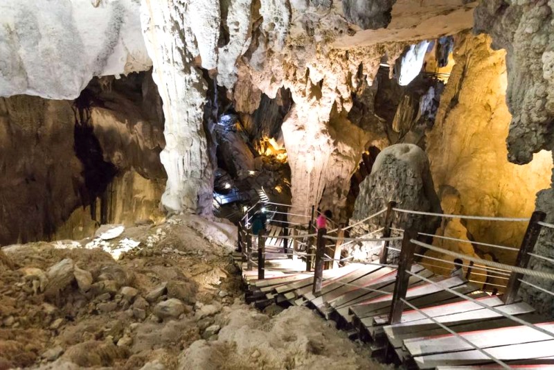 Kỳ quan hang động Gunung Mulu