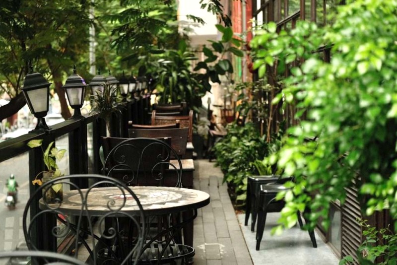 Ngắm phố lý tưởng tại Cô Ba Cafe.