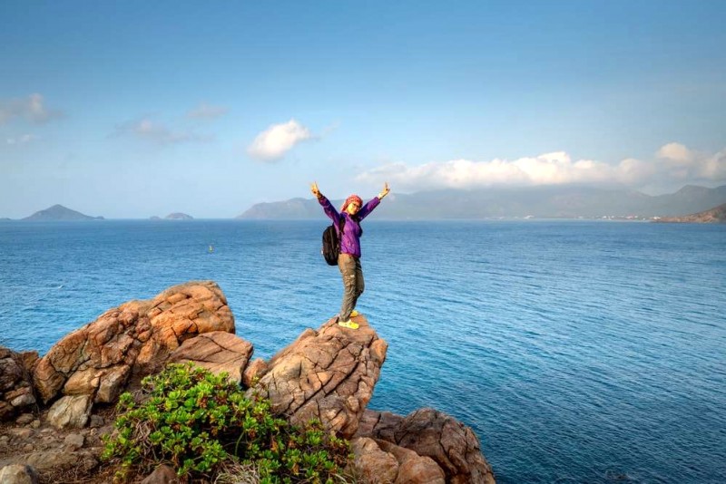 Biển, trời, núi đá hùng vĩ: Background check-in chất lừ! 🏞️ #shutterstock