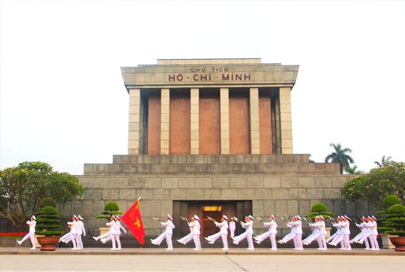 Lễ thượng cờ, hạ cờ hàng ngày khơi dậy tinh thần dân tộc bất khuất.  @Báo Lao Động