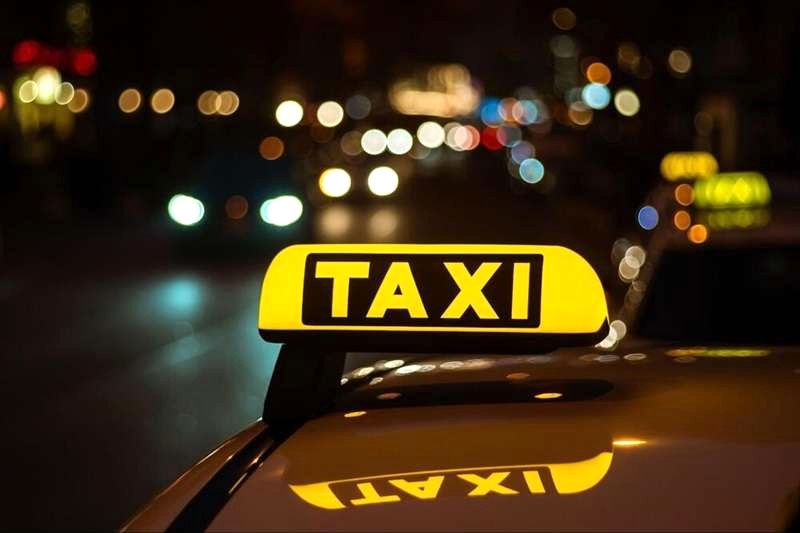 Taxi: lựa chọn lý tưởng cho nhóm đông người.