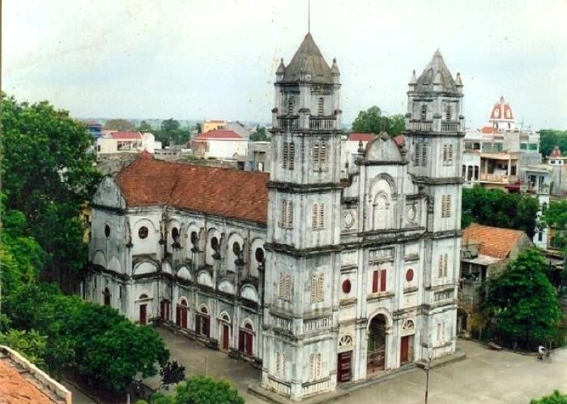 Kiến trúc Châu Âu nguy nga của nhà thờ Chánh Toà.