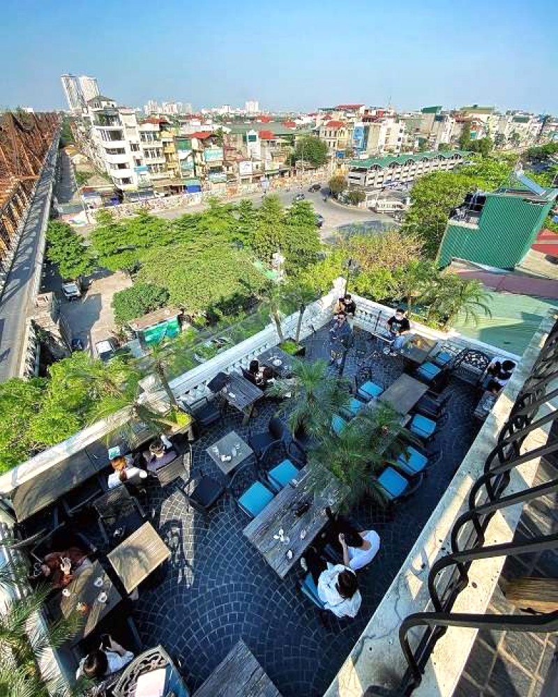 Serein Cafe & Lounge: View cầu Long Biên cổ đẹp mê hồn!