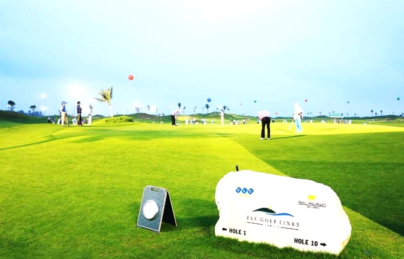 Sân golf lớn nhất Việt Nam.