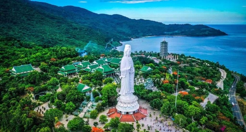 Tượng Quan Thế Âm hướng biển. @kynguyentourist.com