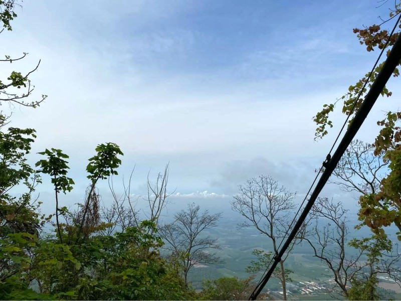 Leo núi Bà Đen, bạn sẽ lạc vào khung cảnh thiên nhiên tuyệt đẹp giữa đồng bằng mênh mông. @Ảnh chụp