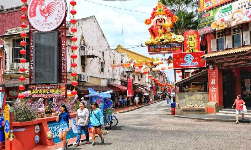 Jonker Walk về đêm nhộn nhịp, thu hút du khách. (Credit: Shutterstock)