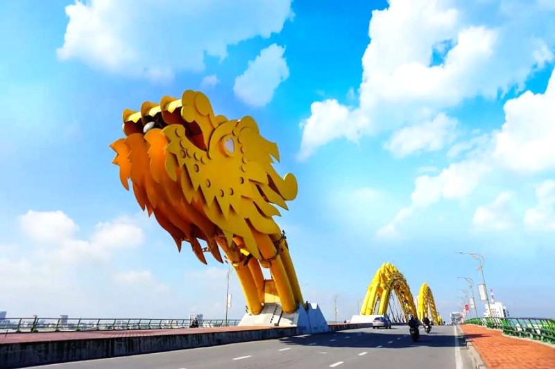 Cầu Rồng tại Đà Nẵng. @shutterstock