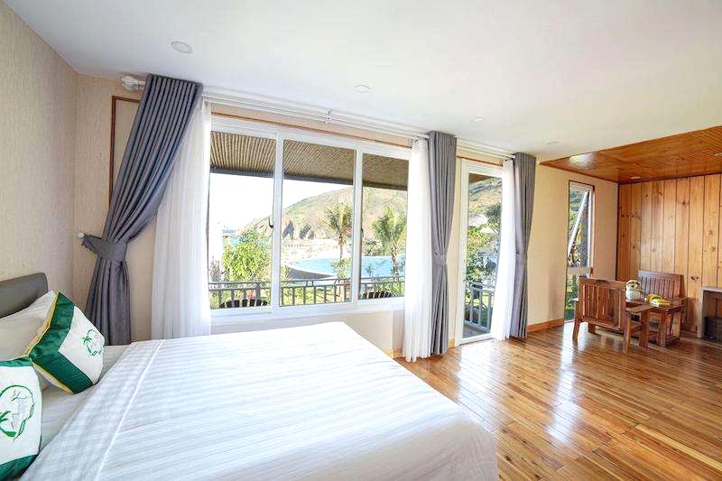 Phòng nghỉ dưỡng tại Resort Kỳ Co Quy Nhơn.