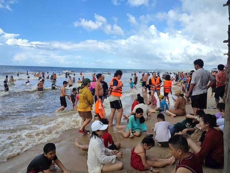 Bãi biển Cam Bình - Lagi: Tuyệt đẹp!