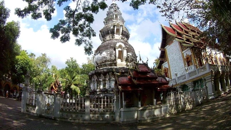 Khám phá chùa Wat Ku Tao độc đáo tại Chiang Mai.