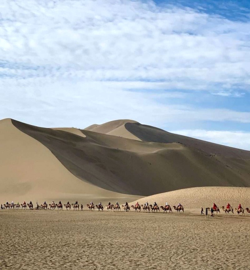 Khám phá Nguyệt Nha Tuyền: Vầng trăng sa mạc Gobi