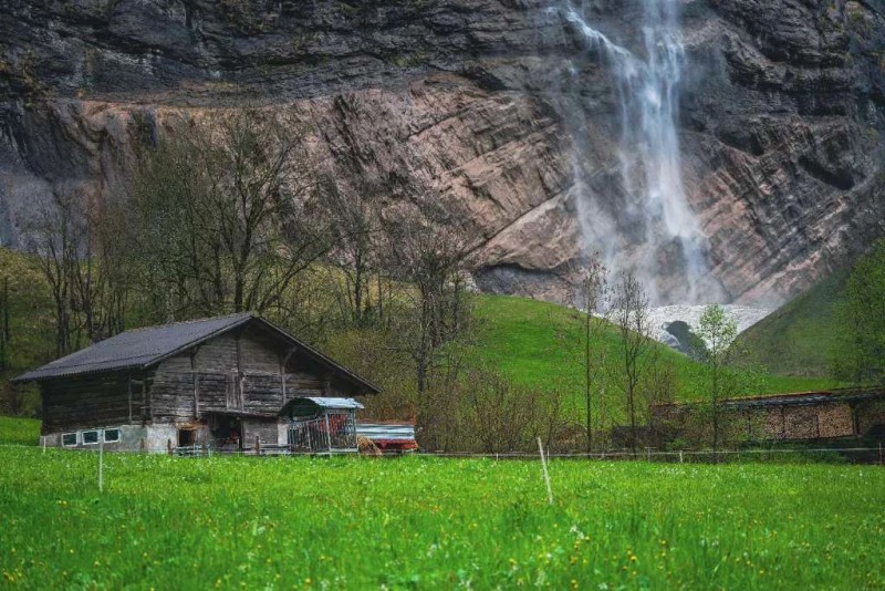 Thư giãn tại làng Lauterbrunnen, Thụy Sĩ.