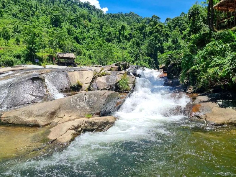 Thác Bảy Tầng: Vẻ đẹp hoang sơ giữa đại ngàn.