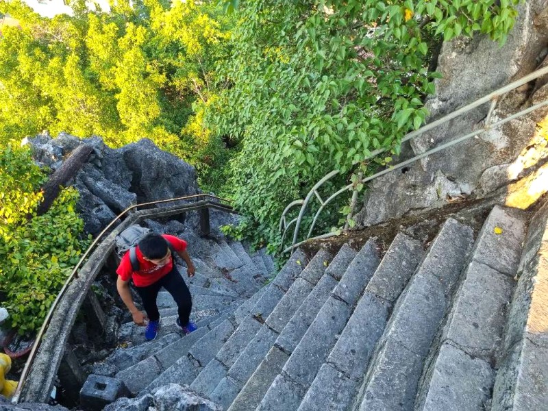 Về Nghệ An thăm hai nhà thờ di sản