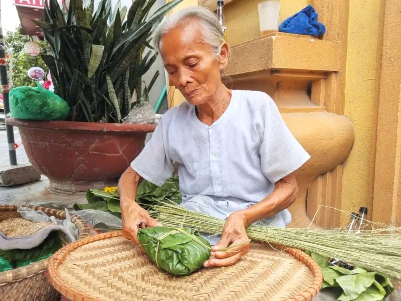 Hương vị thu Hà Nội: Cốm làng Vòng.