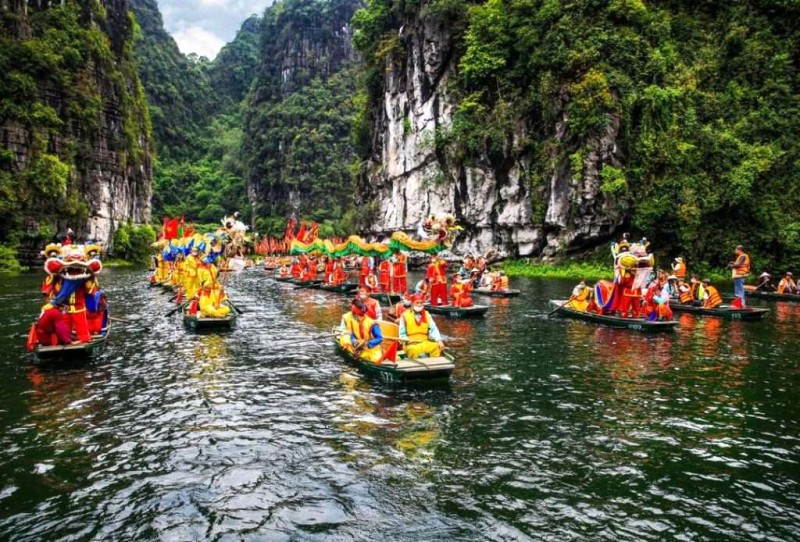 Tràng An - Đền Trần: Tâm linh thu hút.