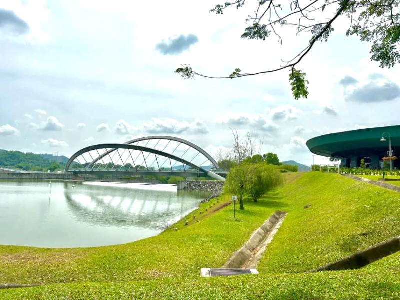 Putrajaya: Viên ngọc cạnh Kuala Lumpur.